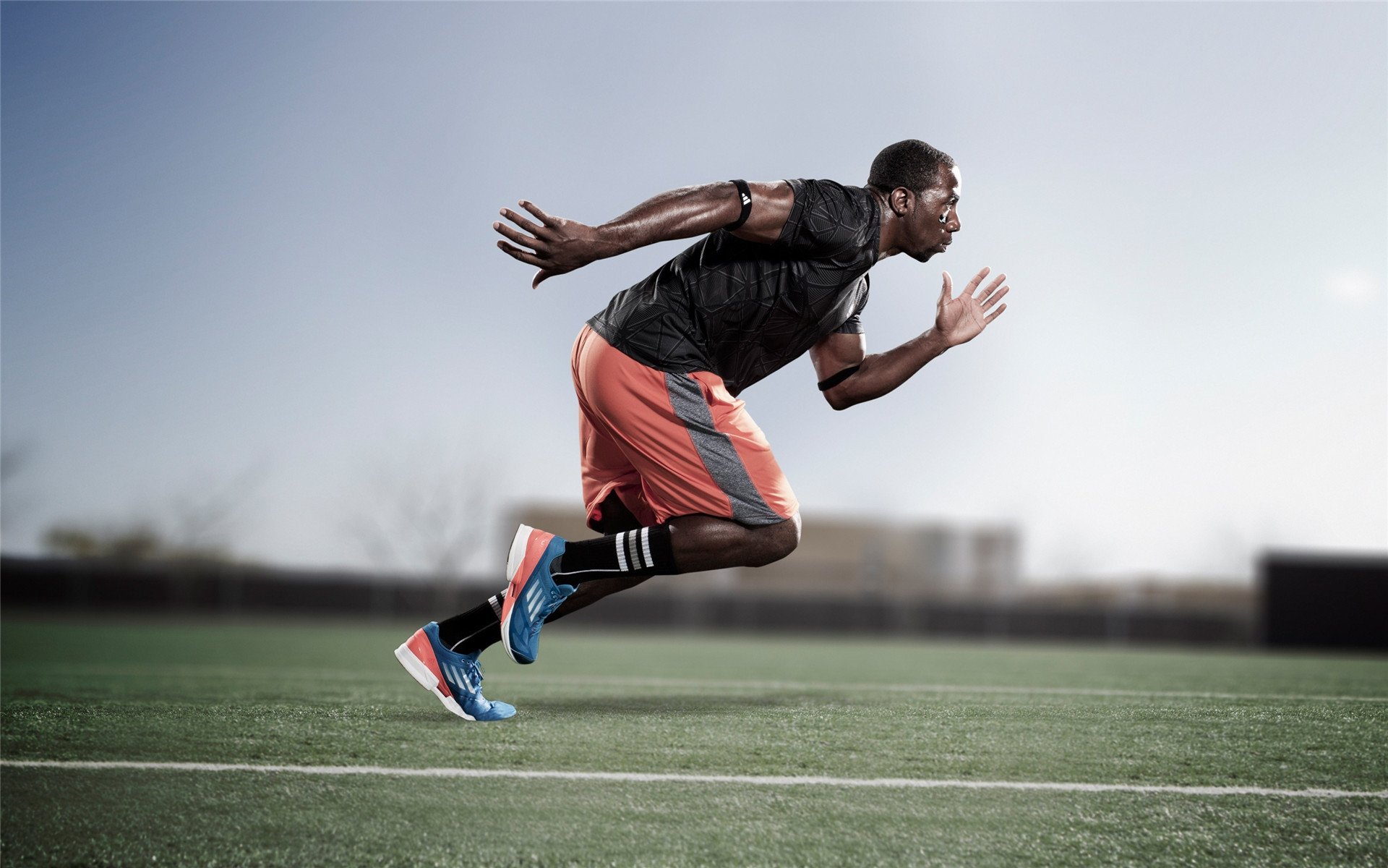 华体会官网安全-“高新体育中心:举重选手突破极限,赛场上演壮丽的力量之战”